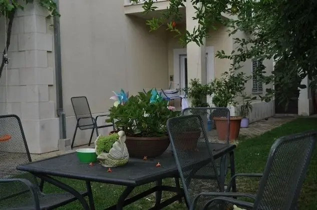 Stüdyo (Ivi - big parking and courtyard - SA6)