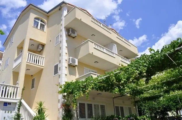 Stüdyo (Ivi - big parking and courtyard - SA6)