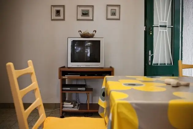 Apart Daire (Ivica - 40 m from beach - A1(4))