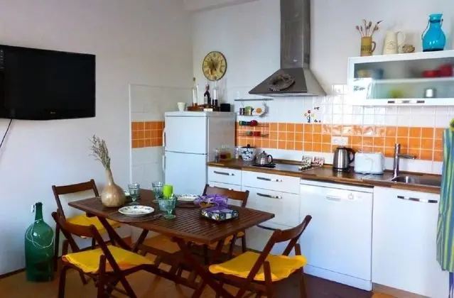 Apart Daire (Ivica - 40 m from beach - A2(2+1))