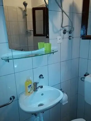Ev (Ivica - charming house next to the se)
