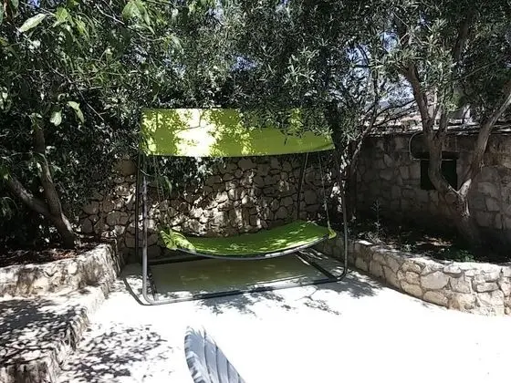 Ev (Ivica - charming house next to the se)