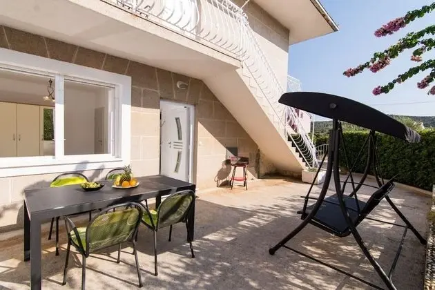 Apart Daire (Ivica - garden terrace - A2(2+2))