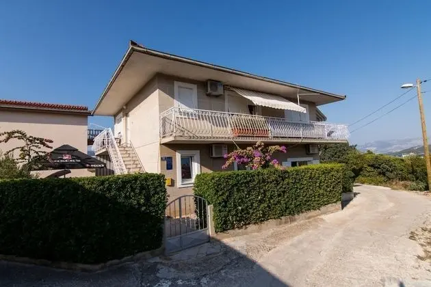 Apart Daire (Ivica - garden terrace - A2(2+2))