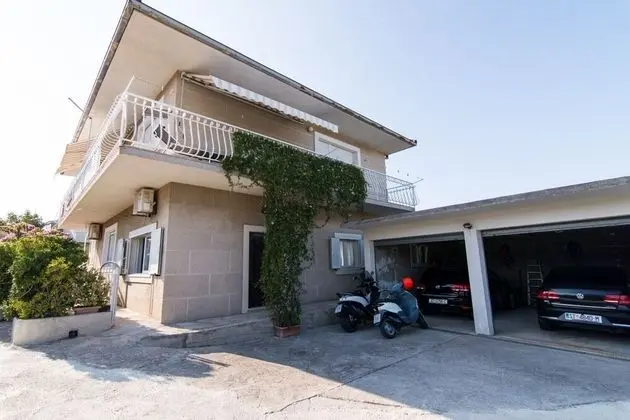 Apart Daire (Ivica - garden terrace - A2(2+2))