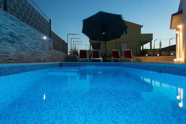 Ev (Ivica - with pool - H(6+2))