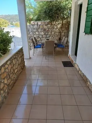 Ev (Ivica1- great location next to the se)