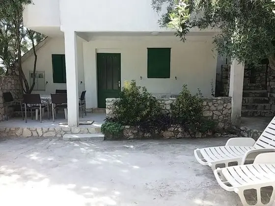 Ev (Ivica1- great location next to the se)