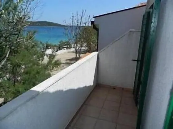 Ev (Ivica1- great location next to the se)