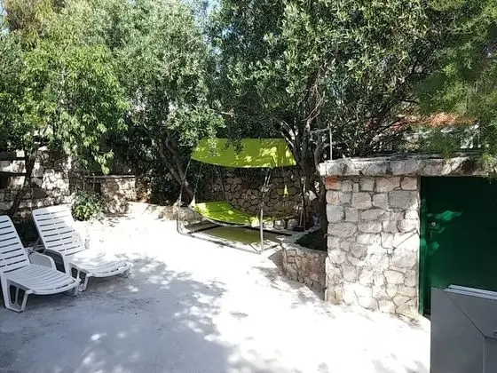 Ev (Ivica1- great location next to the se)