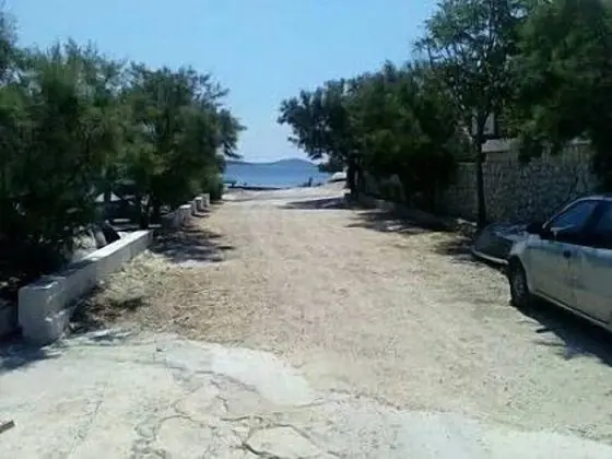 Ev (Ivica1- great location next to the se)