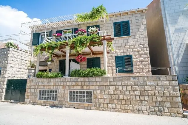 Stüdyo (Studio Apartment with Terrace)