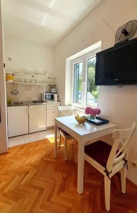 Stüdyo (Studio Apartment with Terrace)