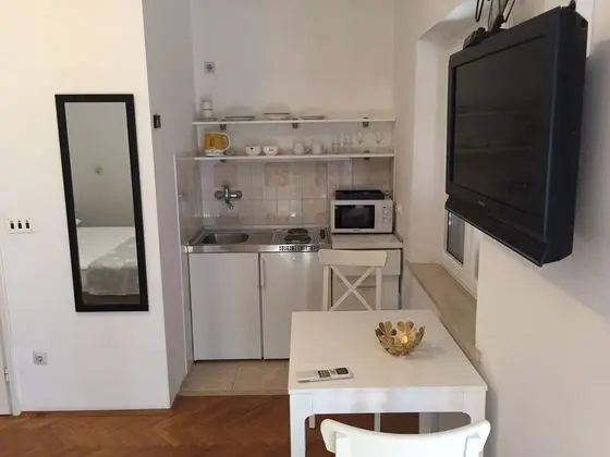 Stüdyo (Studio Apartment with Terrace)