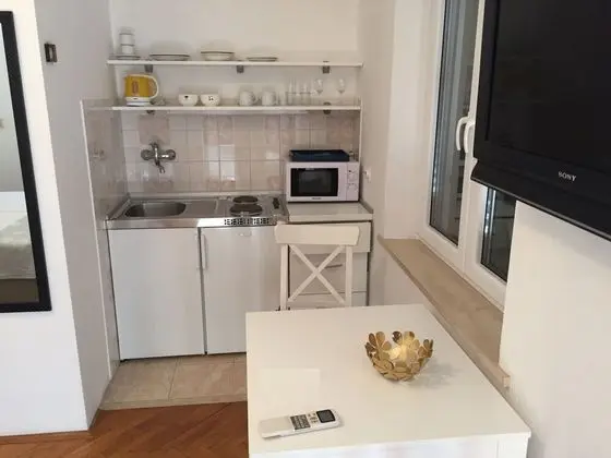 Stüdyo (Studio Apartment with Terrace)