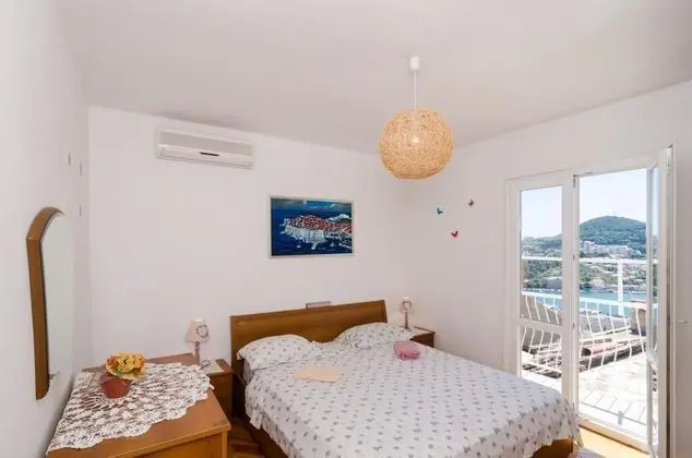 Tek Büyük Yataklı Oda (Double Room with External Private Bat)