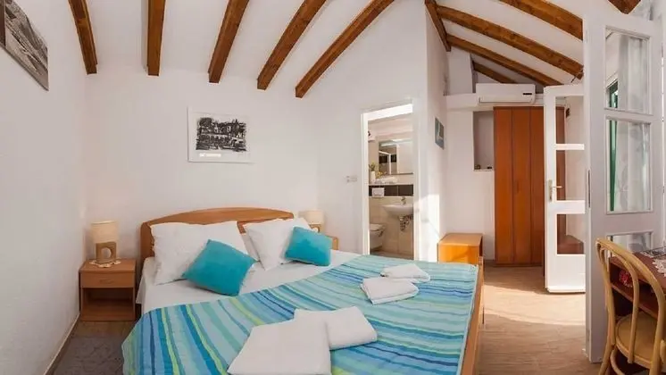 Ev (Ivo - house with pool - H(4+1))