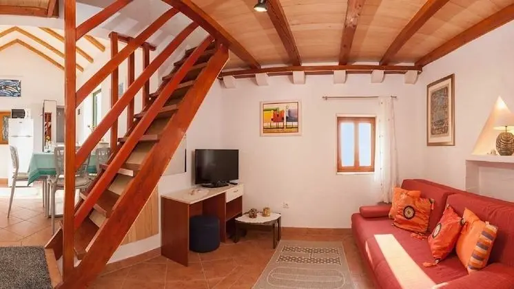 Ev (Ivo - house with pool - H(4+1))