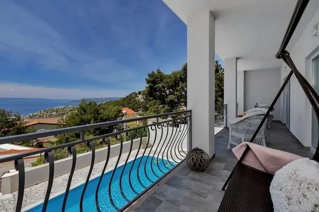 Ev (Ivo - with pool - H(6))