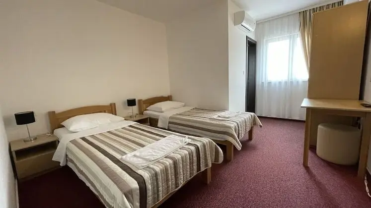 Tek Büyük veya İki Ayrı Yataklı Oda