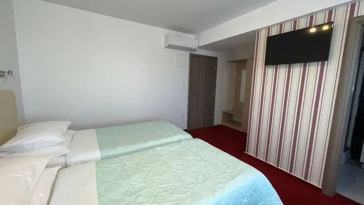 Üç Kişilik Oda