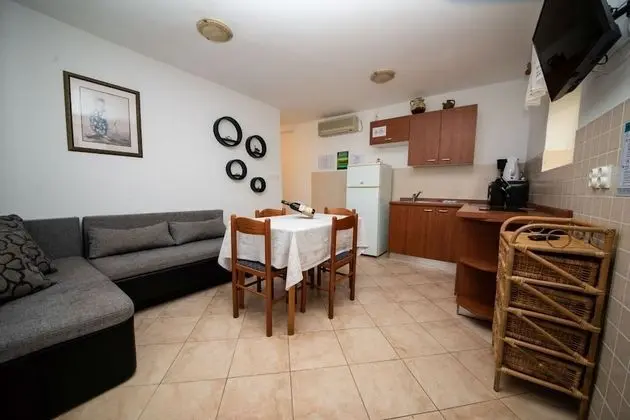 Apart Daire (Ivona - open swimming pool - A1 (4+2))
