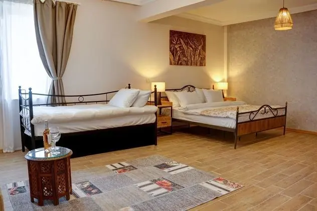 Family Oda, Birden Çok Yatak, Avlu Manzaralı, Bahçeli
