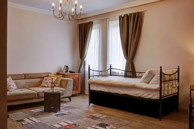 Family Oda, Birden Çok Yatak, Avlu Manzaralı, Bahçeli