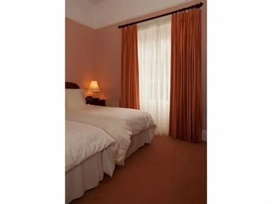 Tek Büyük veya İki Ayrı Yataklı Oda, Banyolu/Duşlu (Shower)