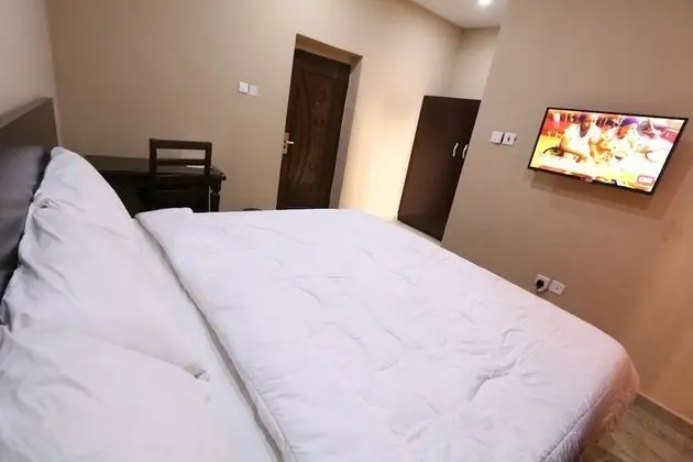 Basic Tek Büyük Yataklı Oda