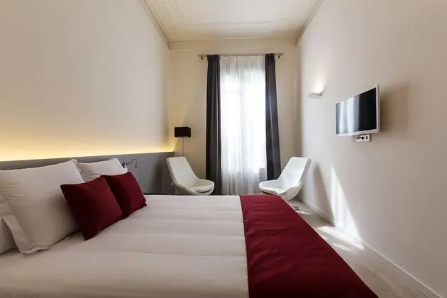 Tek Büyük veya İki Ayrı Yataklı Oda, Balkon, Şehir Manzaralı