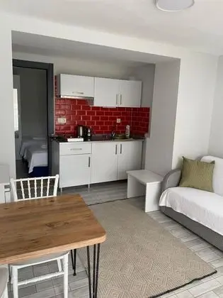 Apart 1+1 Oda, Manzarasız, Giriş Katı