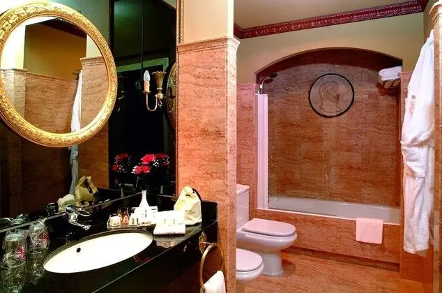 Tek Büyük veya İki Ayrı Yataklı Oda