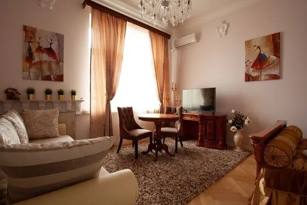 Apart Daire, 1 Büyük (Queen) Boy Yatak ve Çekyat
