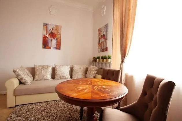 Apart Daire, 1 Büyük (Queen) Boy Yatak ve Çekyat