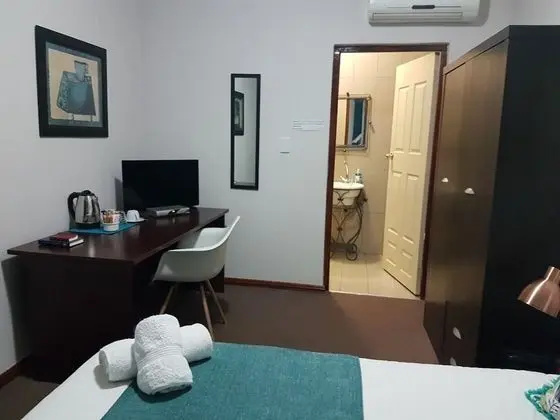 Tek Büyük Yataklı Oda, Havuz Manzaralı