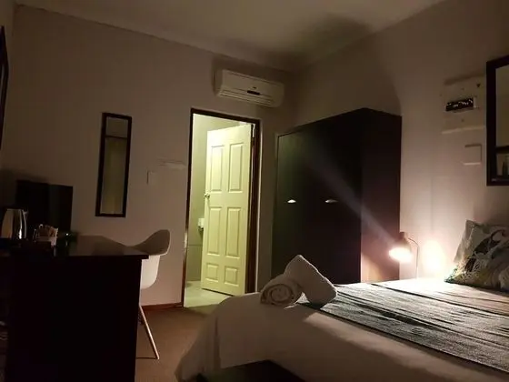 Tek Büyük Yataklı Oda, Havuz Manzaralı