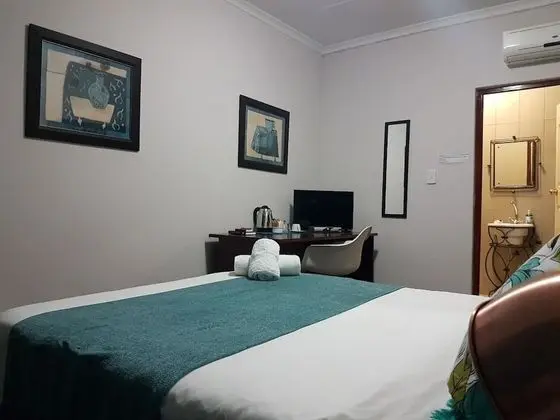 Tek Büyük Yataklı Oda, Havuz Manzaralı