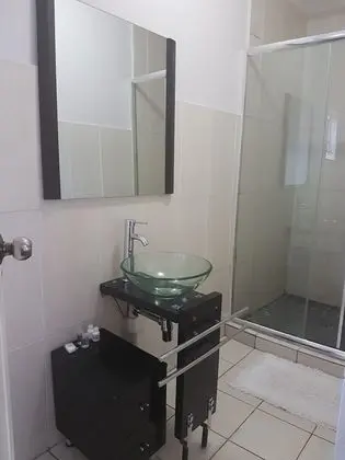 Tek Büyük Yataklı Oda, Havuz Manzaralı