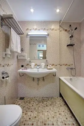 Standard Tek Büyük Yataklı Oda