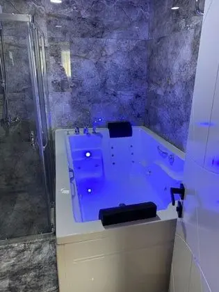 JAKUZİLİ SÜİT