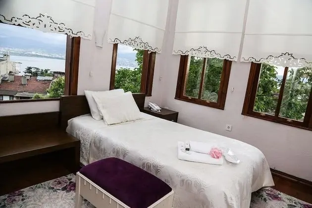 Tek Büyük veya İki Ayrı Yataklı Oda, Deniz Manzaralı