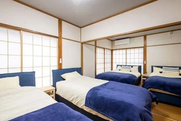 Ev (Private Vacation Home, 1)