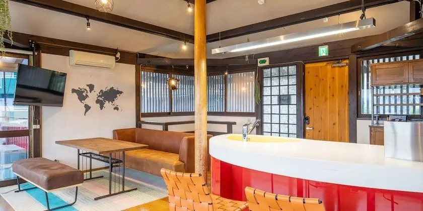 Ev (Private Vacation Home, 1)