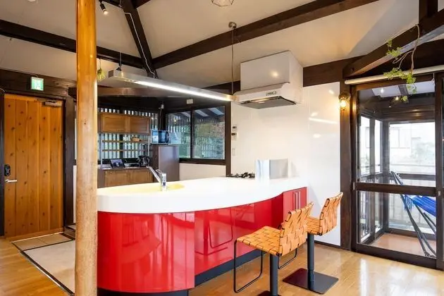 Ev (Private Vacation Home, 1)