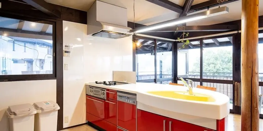 Ev (Private Vacation Home, 1)
