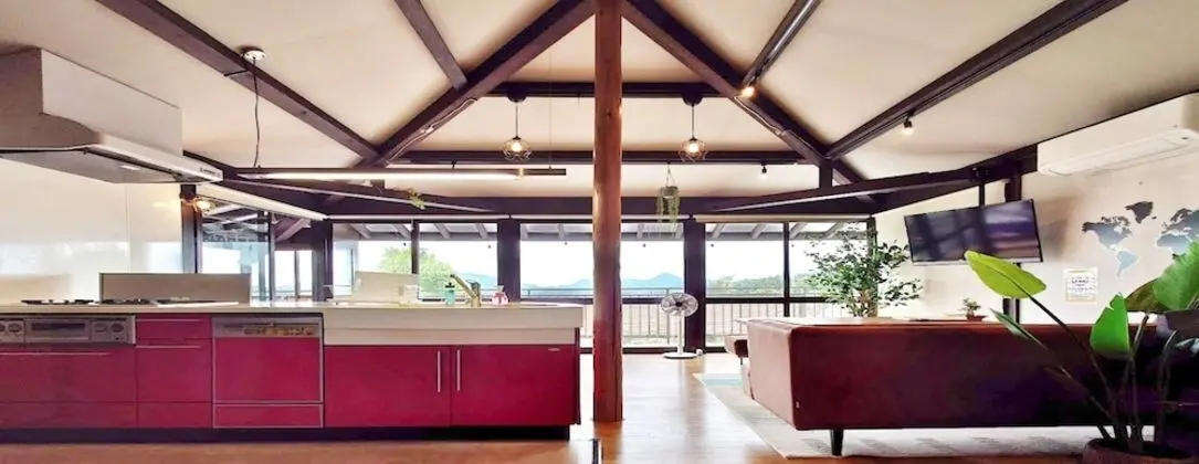 Ev (Private Vacation Home, 1)