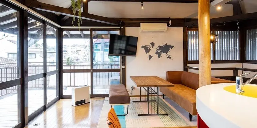 Ev (Private Vacation Home, 1)