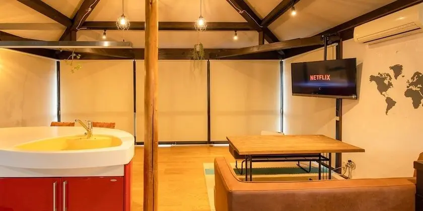Ev (Private Vacation Home, 1)