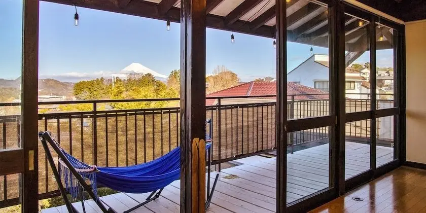 Ev (Private Vacation Home, 1)